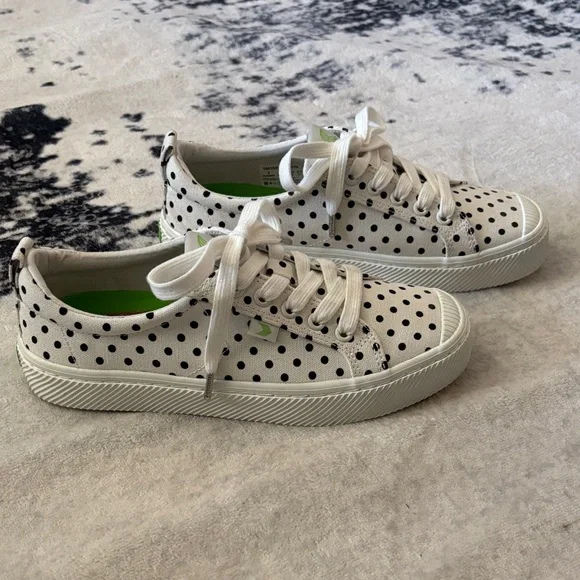 Cariuma Oca Low White Sneakers with Black Dots - Picture 4 of 9